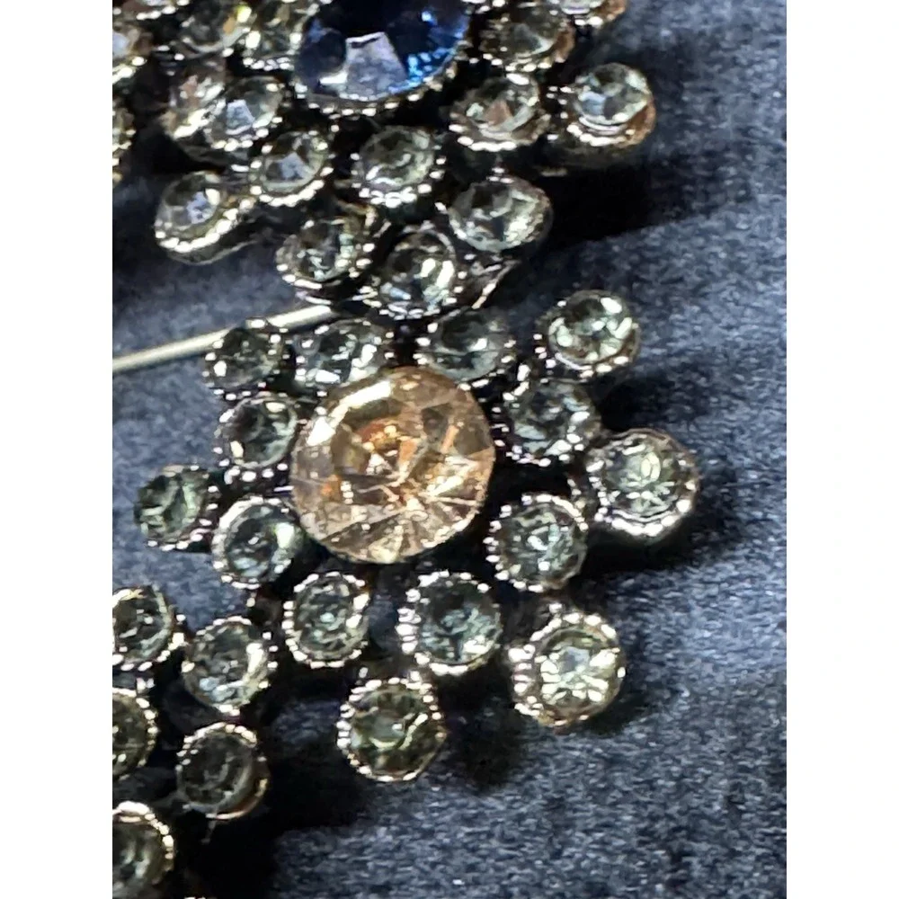 Vintage Rhinestone Wreath Brooch Multicolor Pastel Crystal‎ Floral Circle Pin
